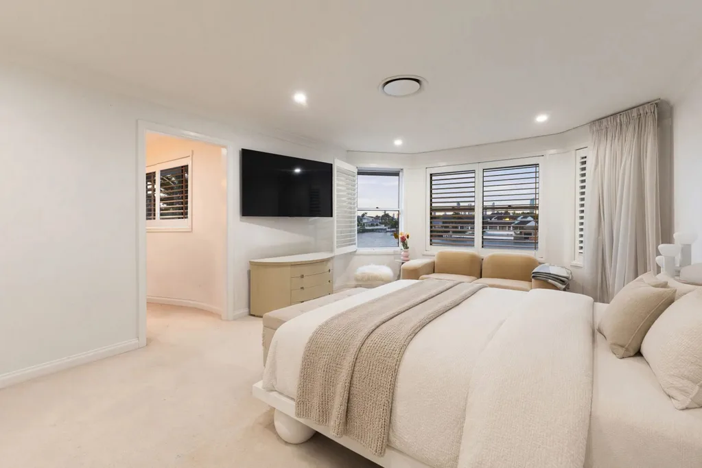 Tammy Hembrow home for sale bedroom