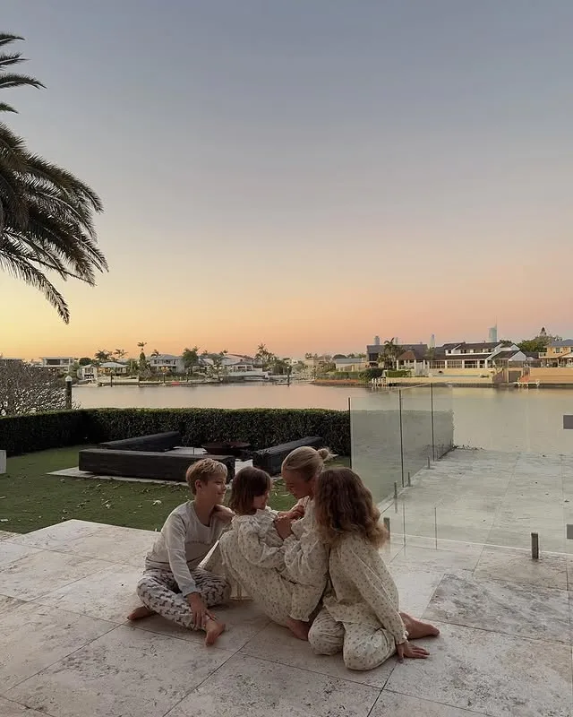 Tammy Hembrow house Gold Coast with kids outside Instagram