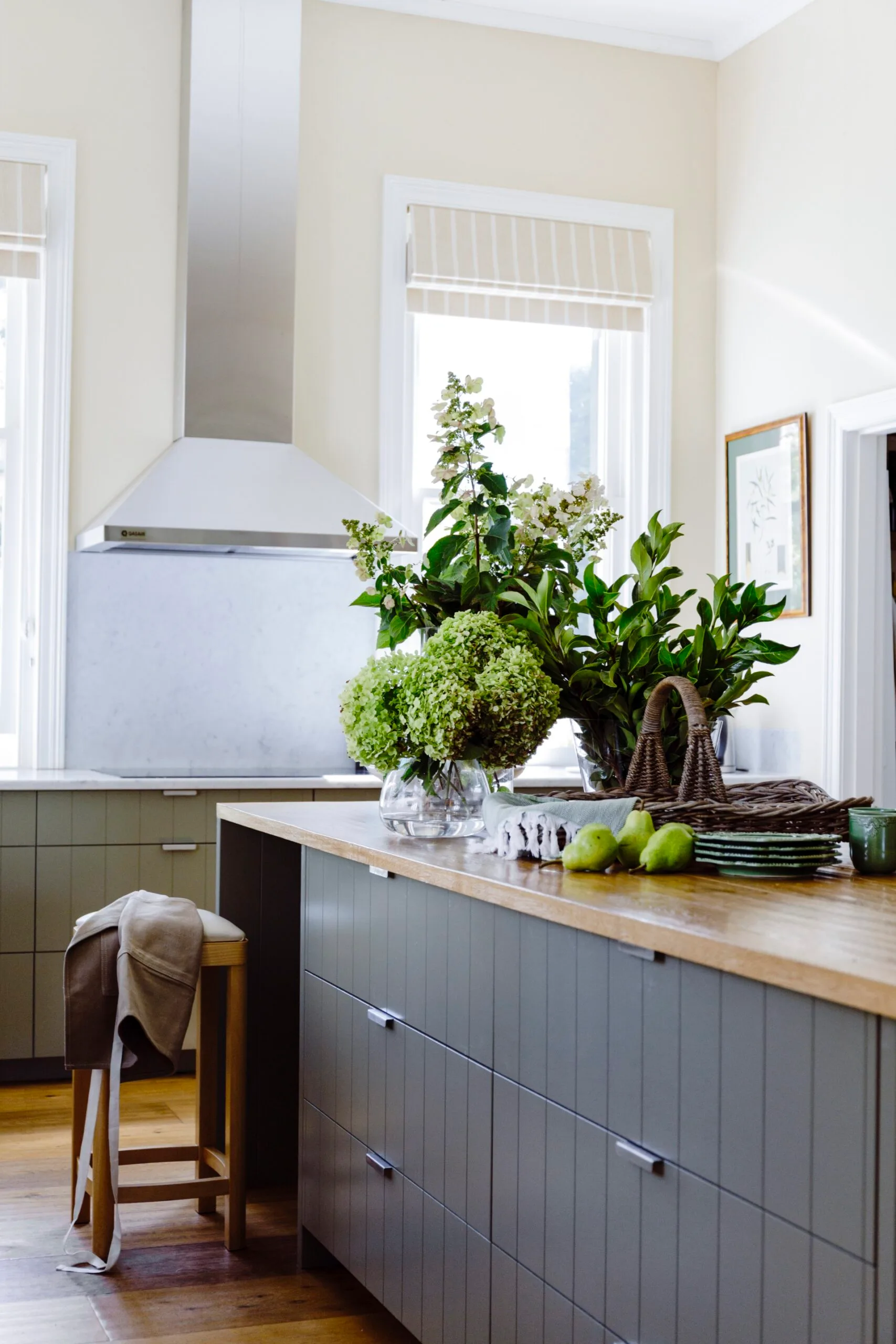 Kitchen with navy joinery and a wood top. 