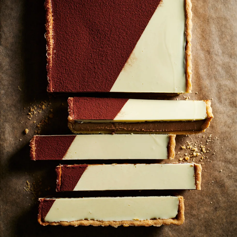 Custard tart with mocha and white chocolate