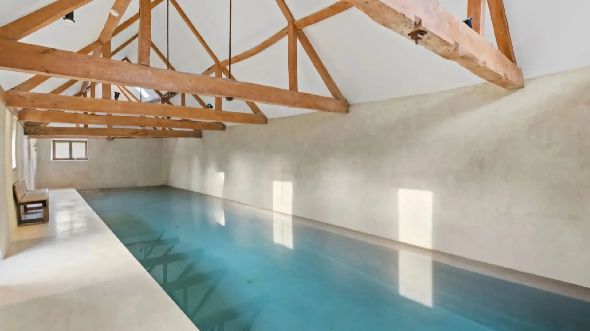 Ellen Degeneres pool in her Cotswold farmhouse. 
