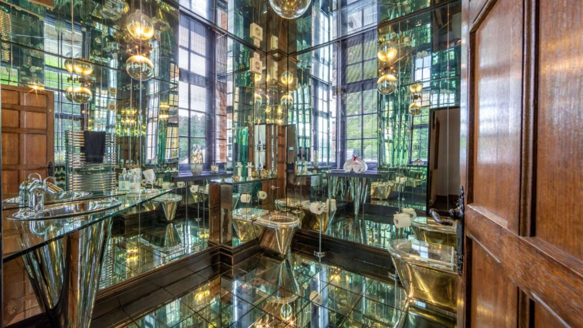 Mel B's glamorous bathroom. 