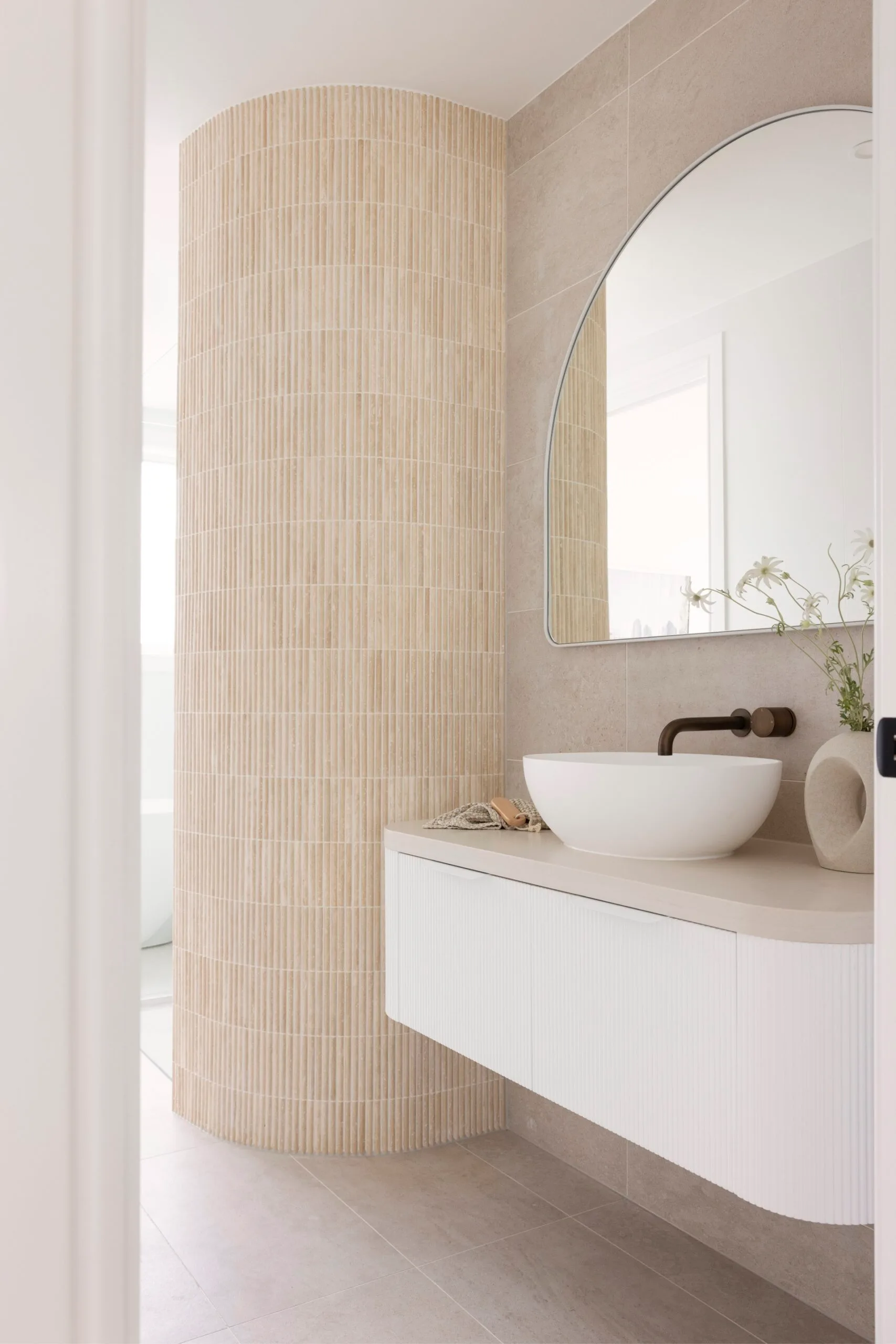 A sculptural bathroom design in a new build by Oak and Orange. 
