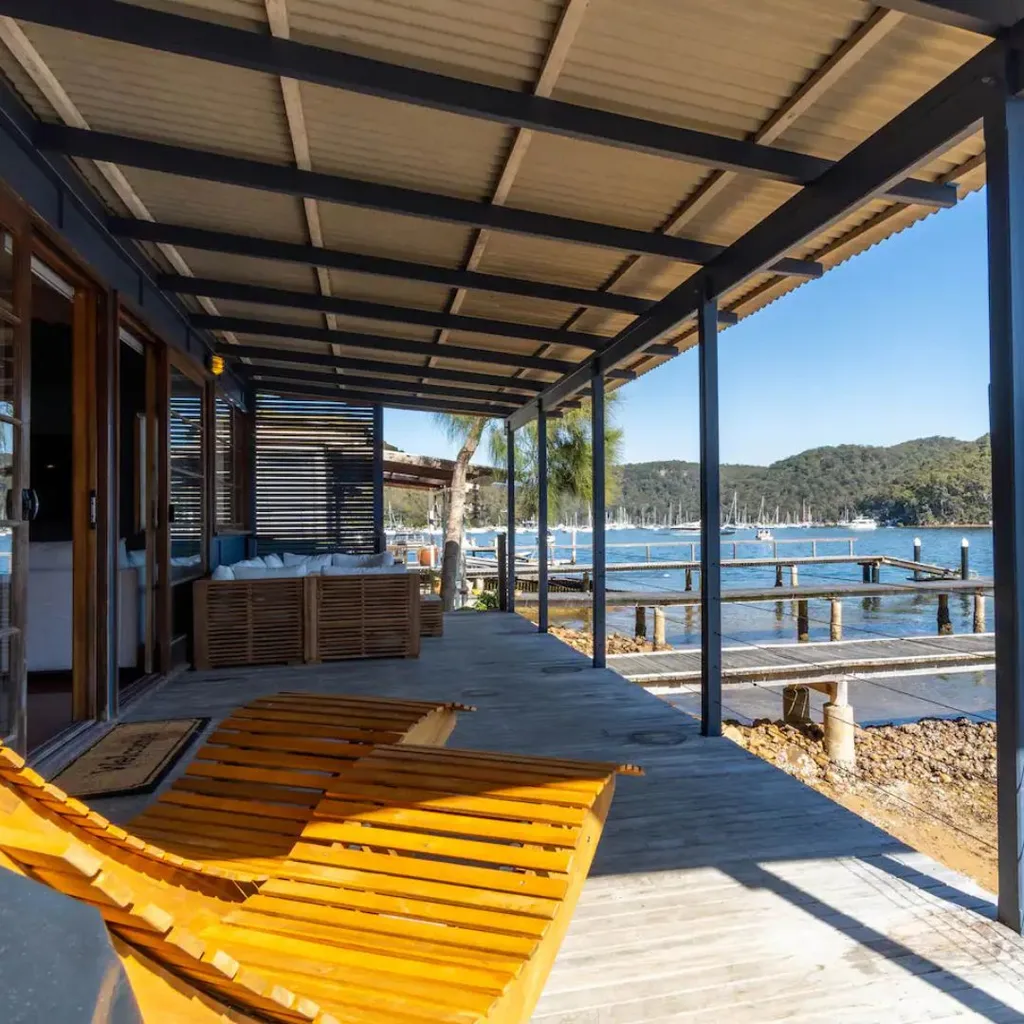 Waterfront accomodation on Scotland Island