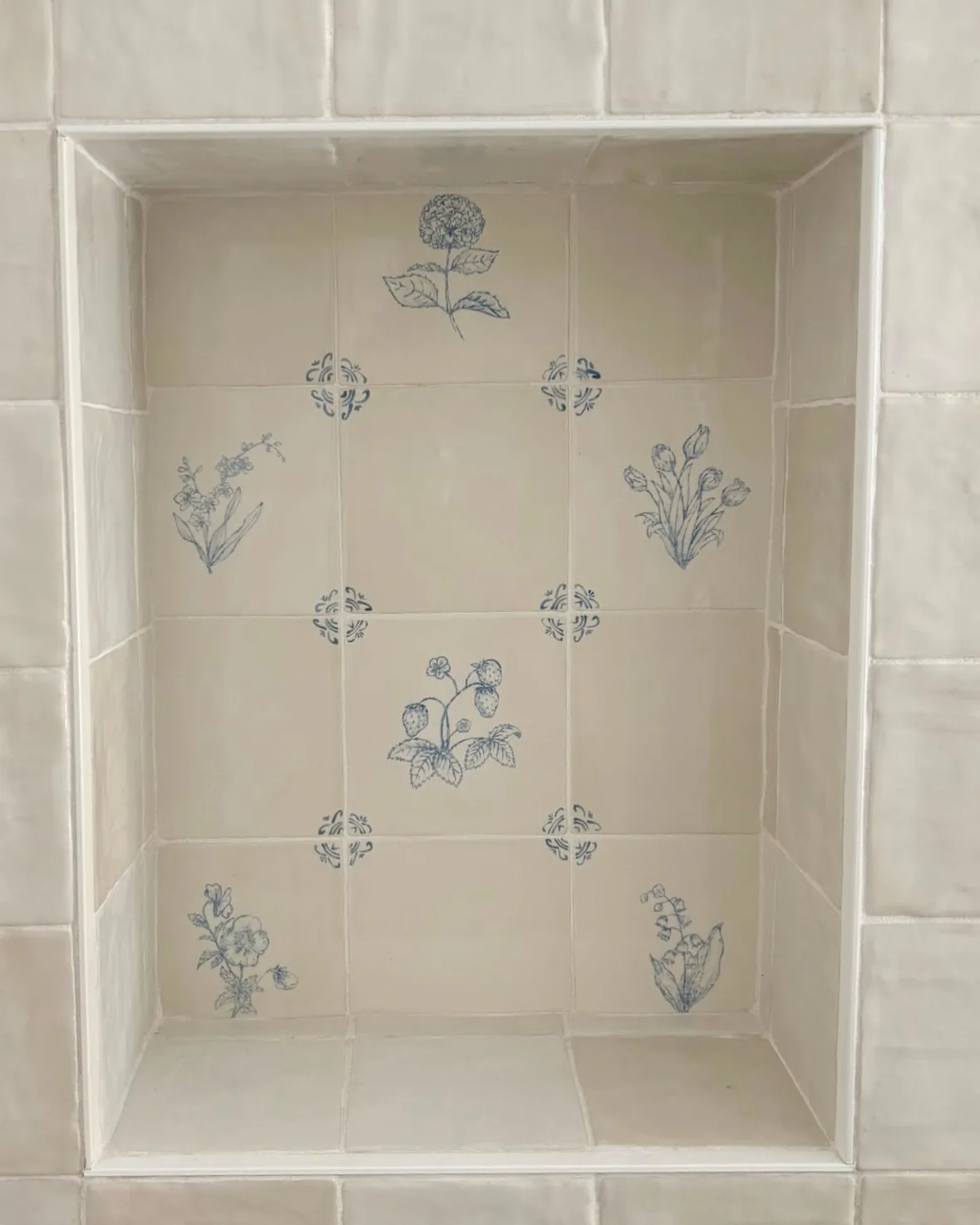 A Delft Tile shower niche.