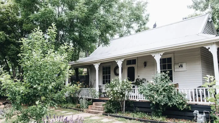 Discovering the charm of Poet’s Lodge in Daylesford