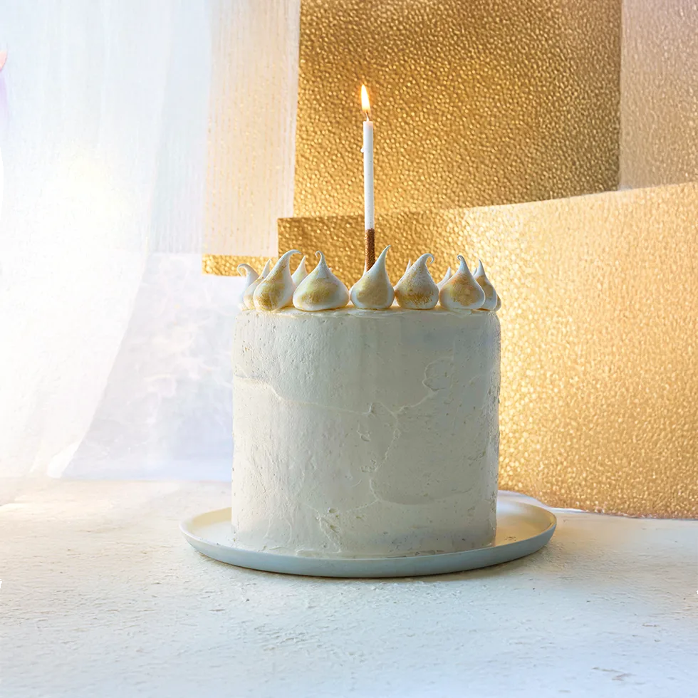 Ginger meringue kiss cake