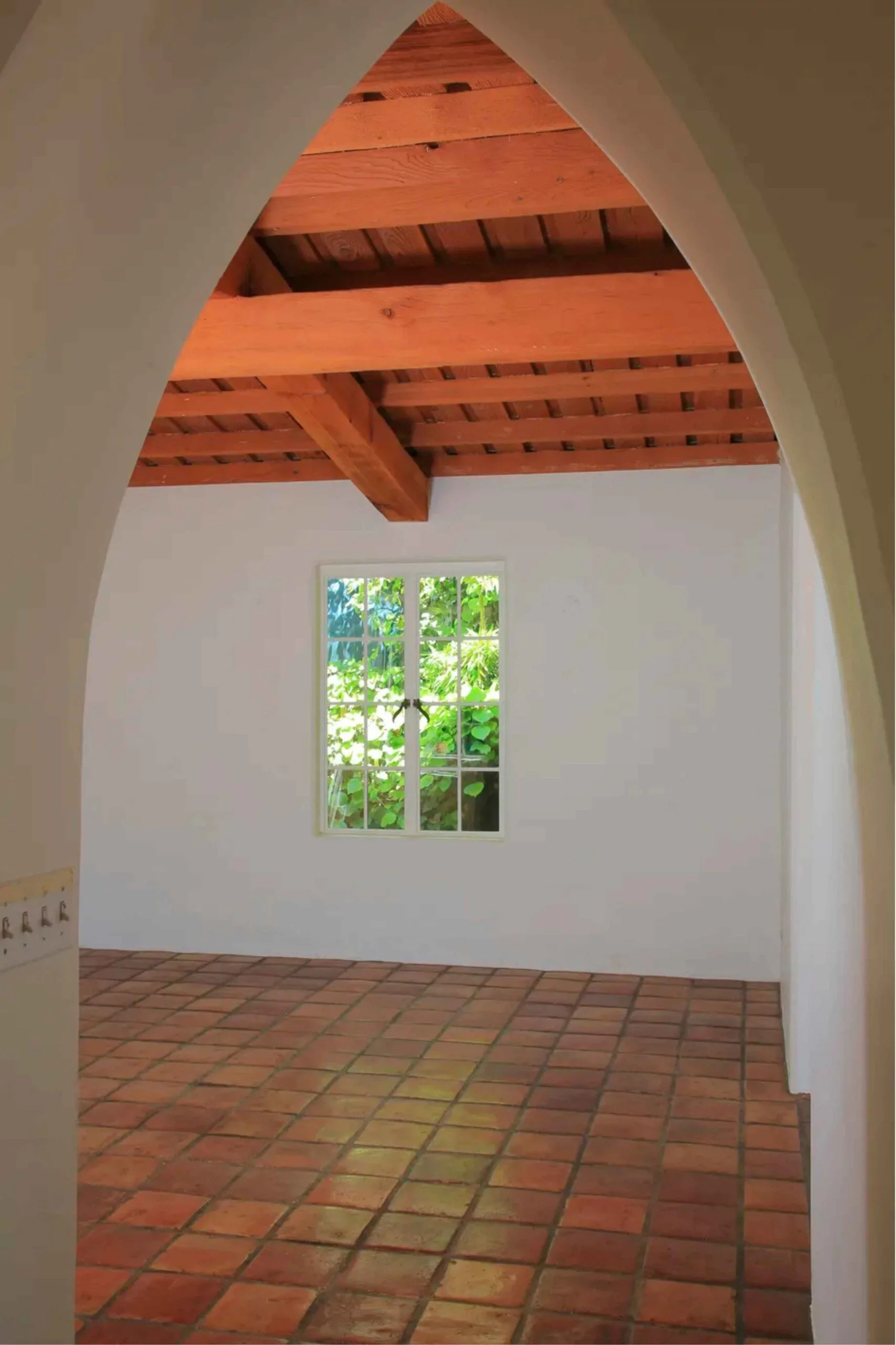 Archway leading to living room in Marilyn Monroe's Brentwood, California, home.