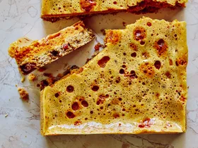 Oat slice with honeycomb