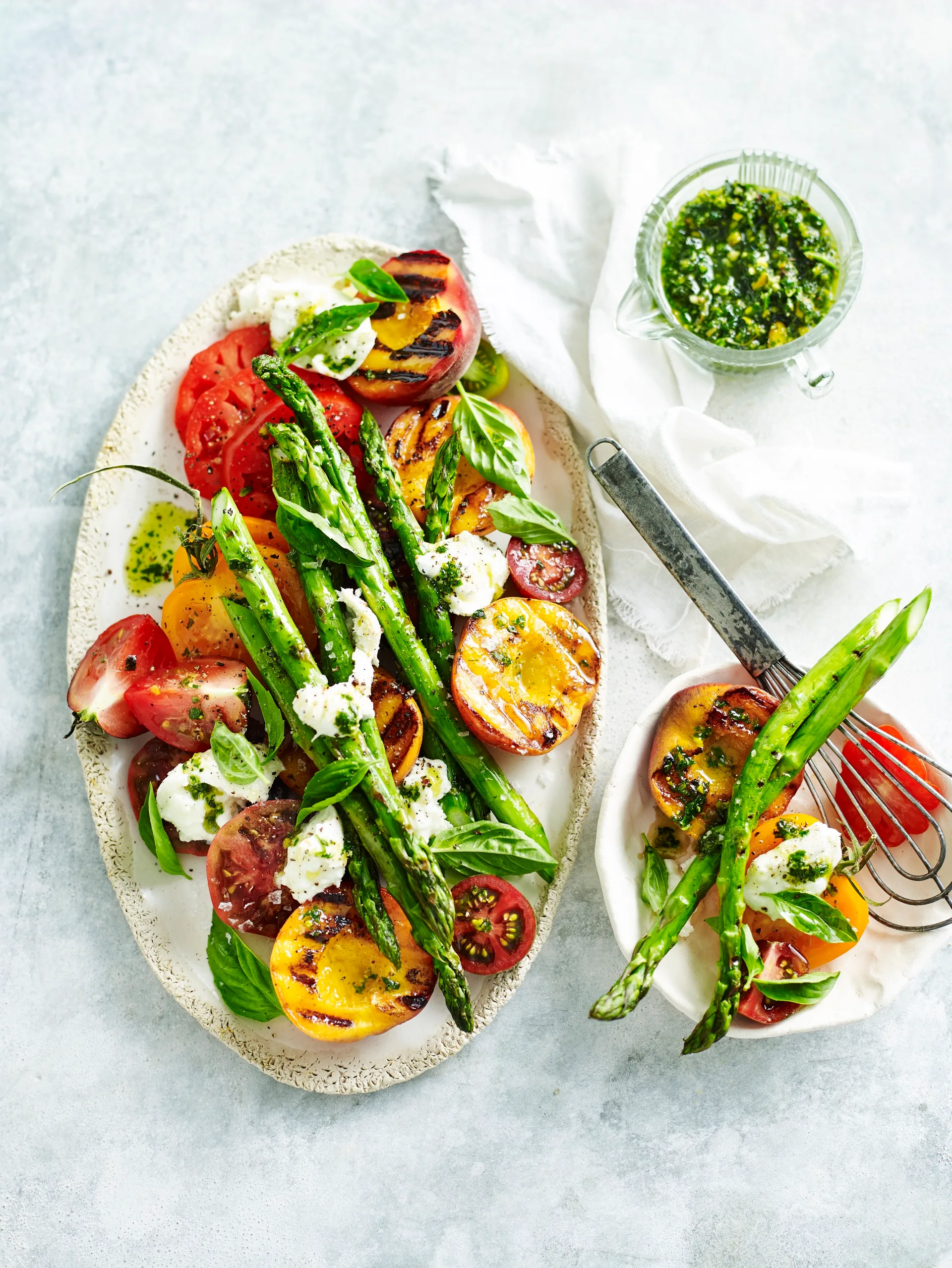 Peaches, asparagus and mozzarella salad