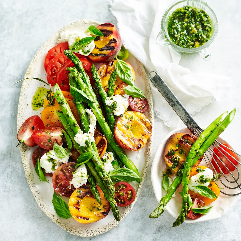 Peaches, asparagus and mozzarella salad