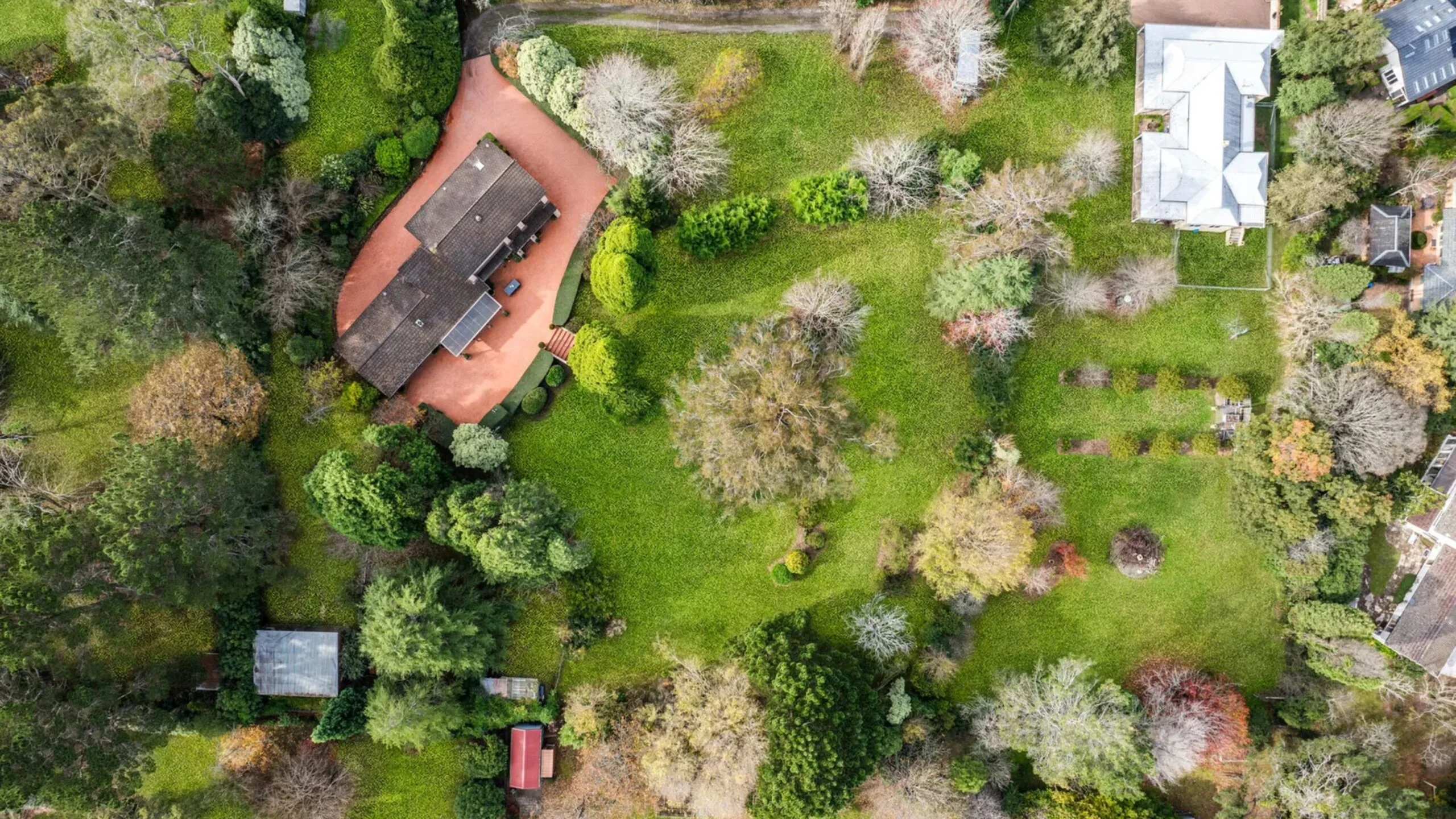 An aerial shot of Phoebe burgess southern highlands home 