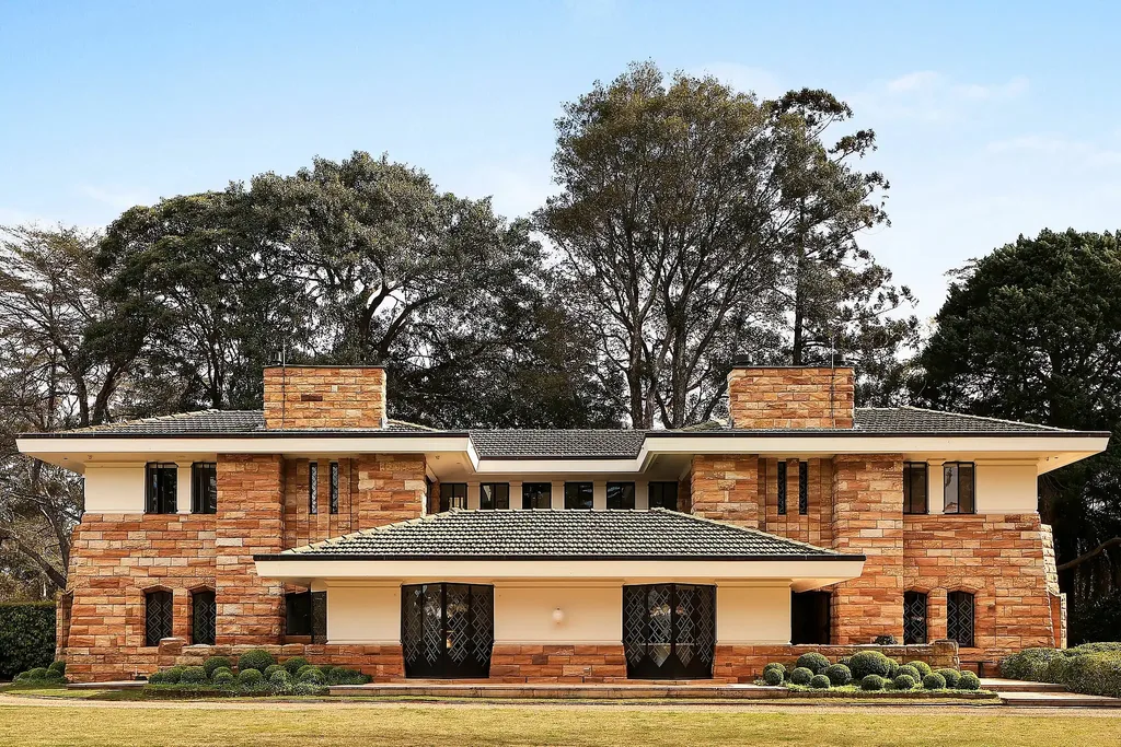 Sandstone facade of a Walter Burley Griffin house in Pymble.