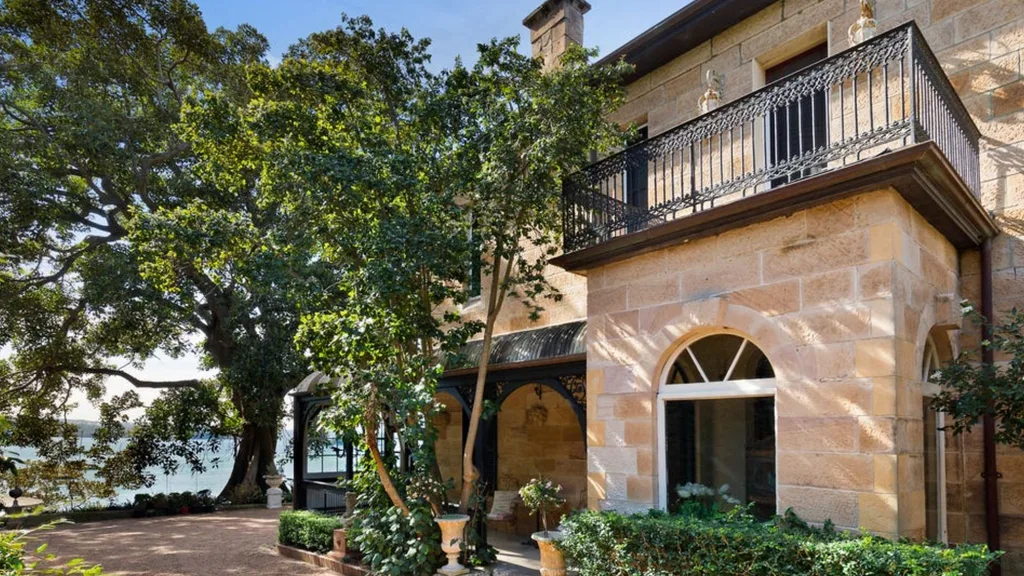 the golden bachelor mansion