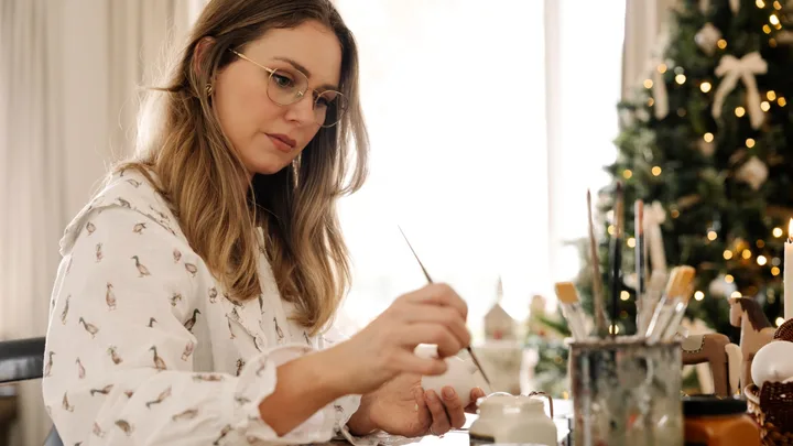 Keren Fraser from Fledge & Thread painting