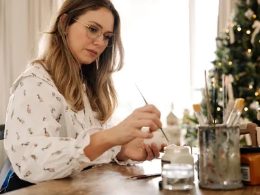 Keren Fraser from Fledge & Thread painting