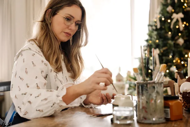 Keren Fraser from Fledge & Thread painting