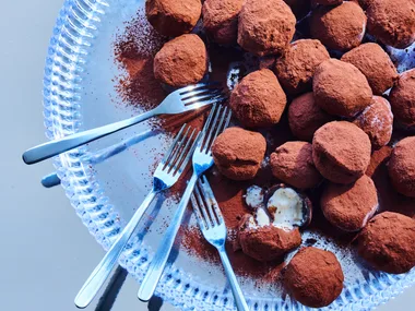 Ice-cream chocolate rum and raisin truffles