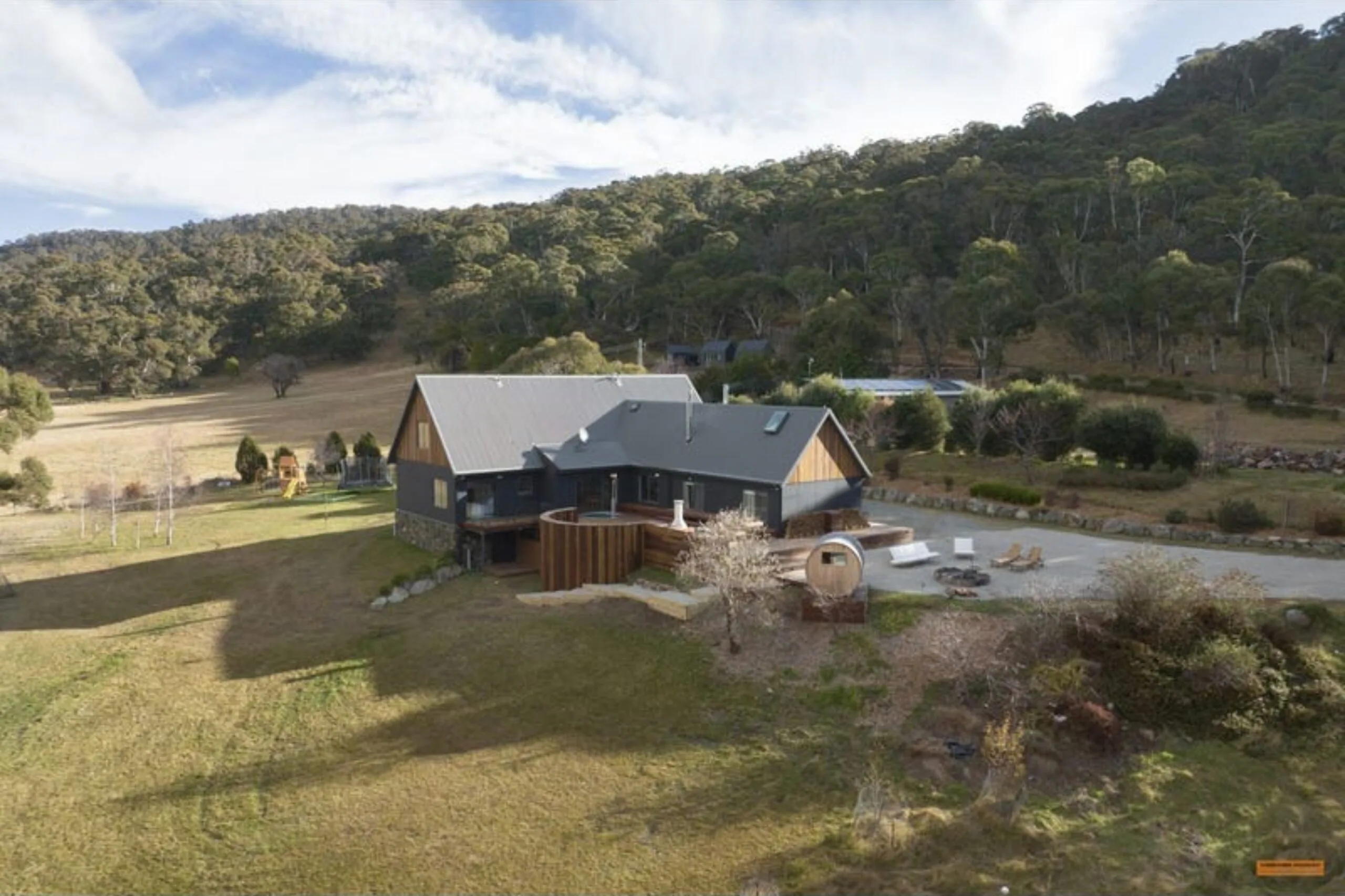 Jimmy Doo Farm Neil and Krystal Hipewell facade