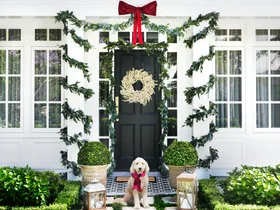 Outdoor Christmas decorations that will make your home shine this season