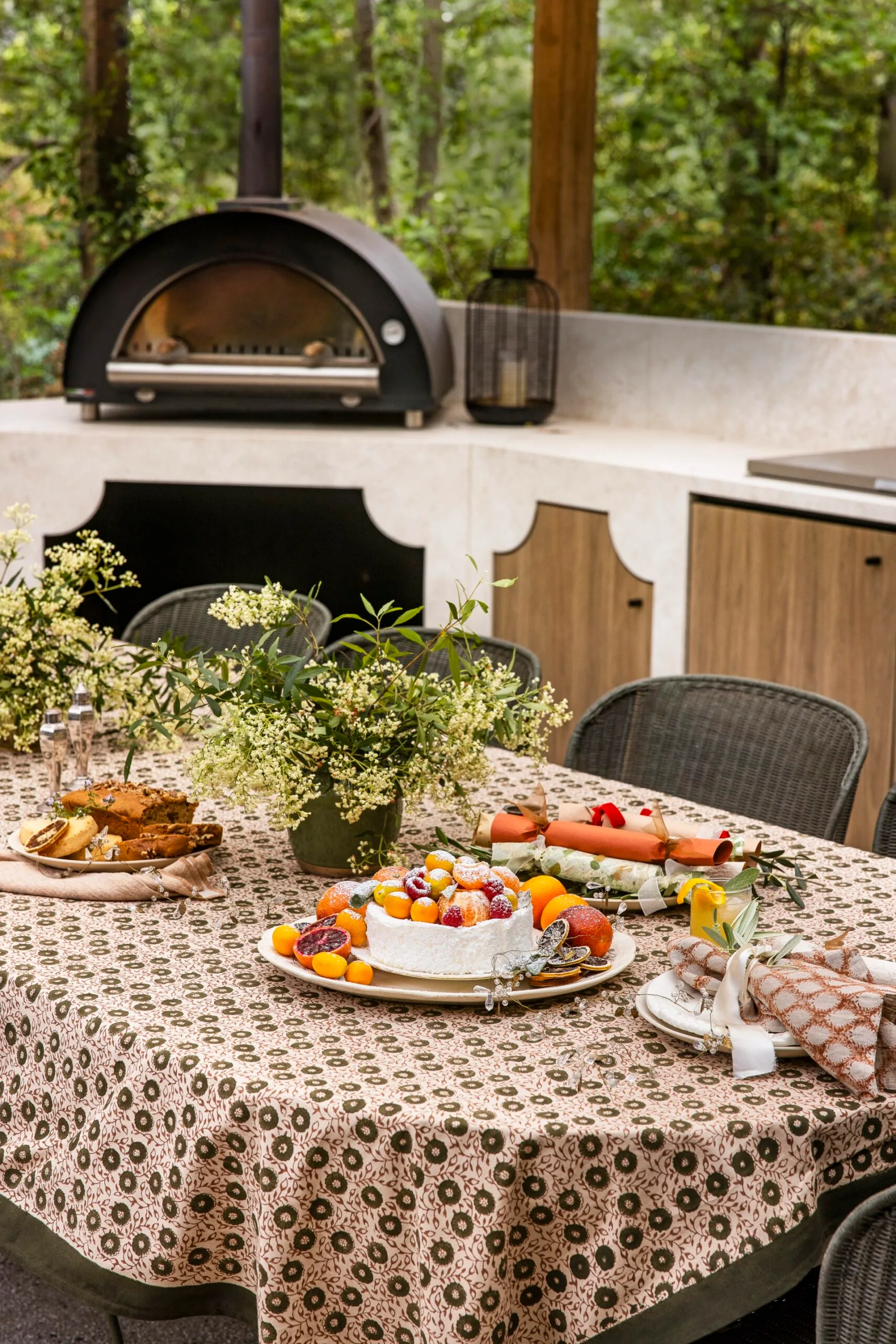 Rachel and Ryan's outdoor Christmas table. 