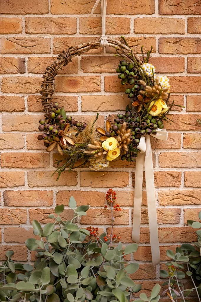 Rachel and Ryan's wreath at their South Coast home decorated for Christmas.