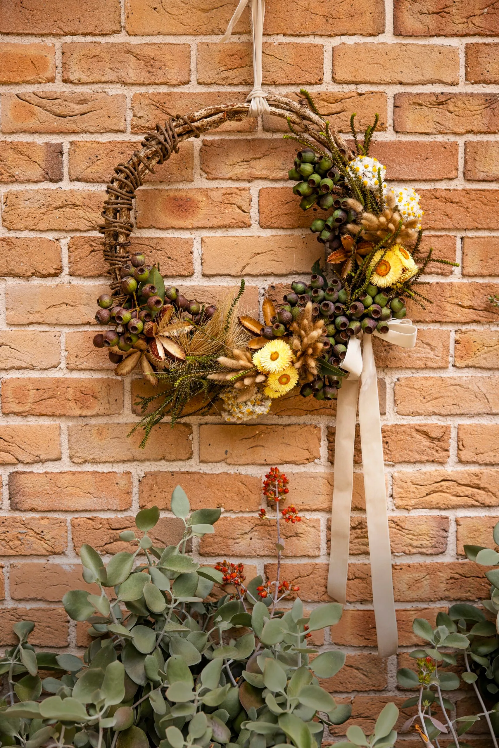 Rachel and Ryan's wreath at their South Coast home decorated for Christmas. 