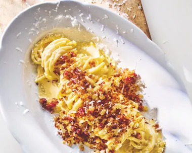 Donna Hay's carbonara with pancetta crumb