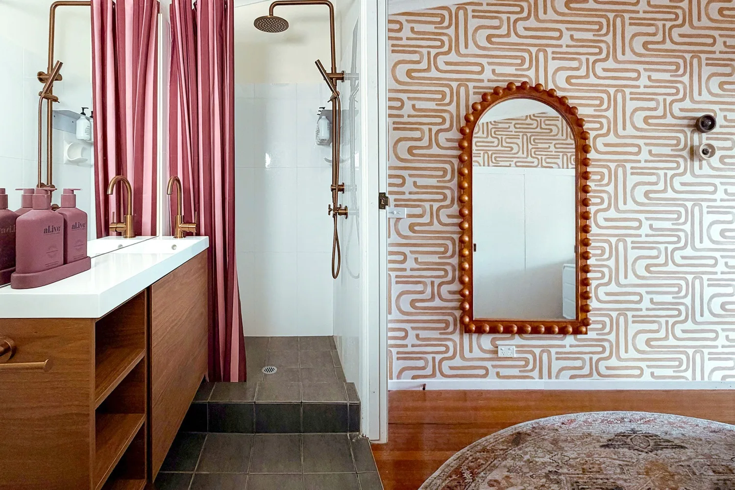 Darren Palmer holiday home Belongil Beach shower