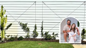 We’re obsessed with Ronnie and Georgia’s star jasmine trellis situation