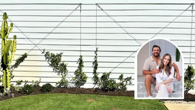 We’re obsessed with Ronnie and Georgia’s star jasmine trellis situation