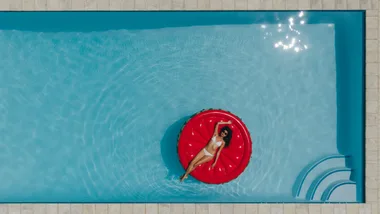 Save on stylish beach and pool accessories with a SUNNYLiFE discount code.