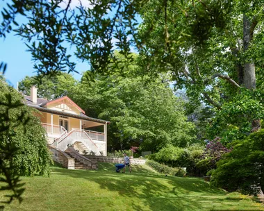 Blue Mountains home facade garden stairs