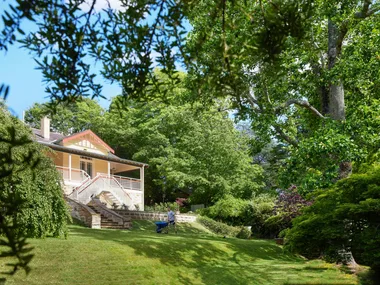 Blue Mountains home facade garden stairs