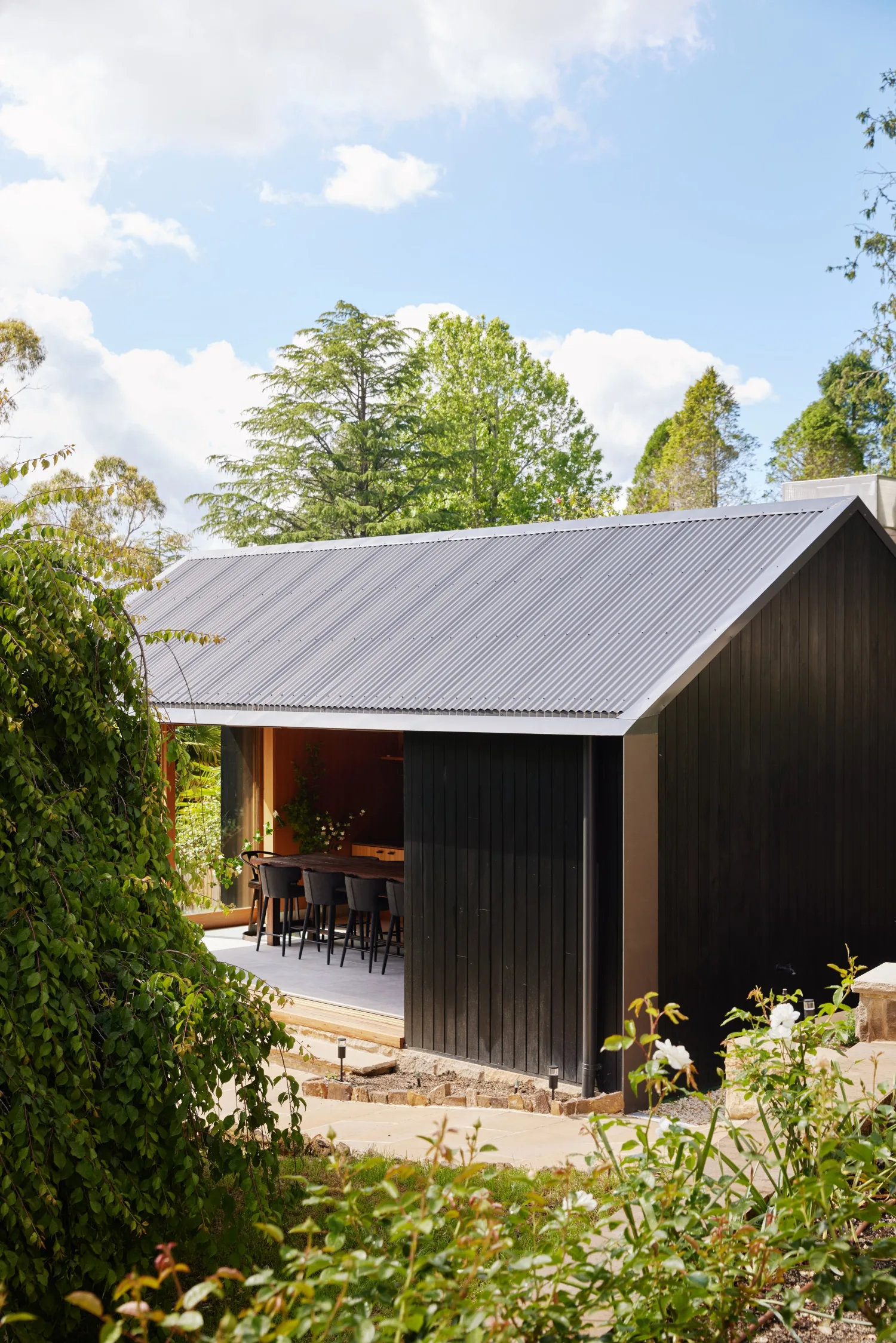 Blue Mountains home pavilion outdoor entertaining dining