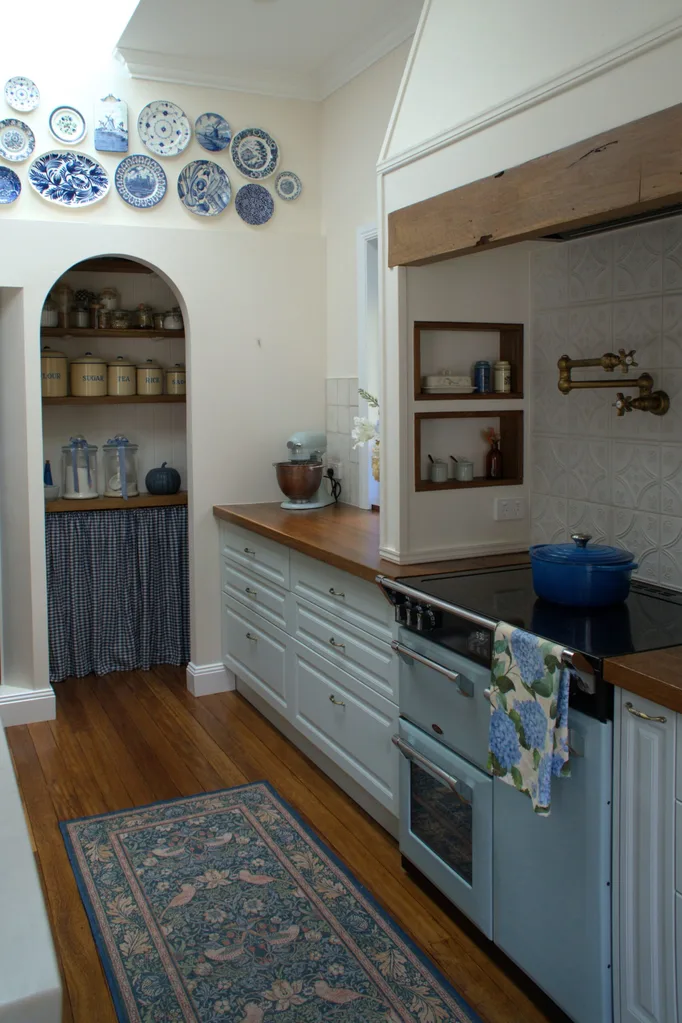 Brooke Style's farmhouse style kitchen.