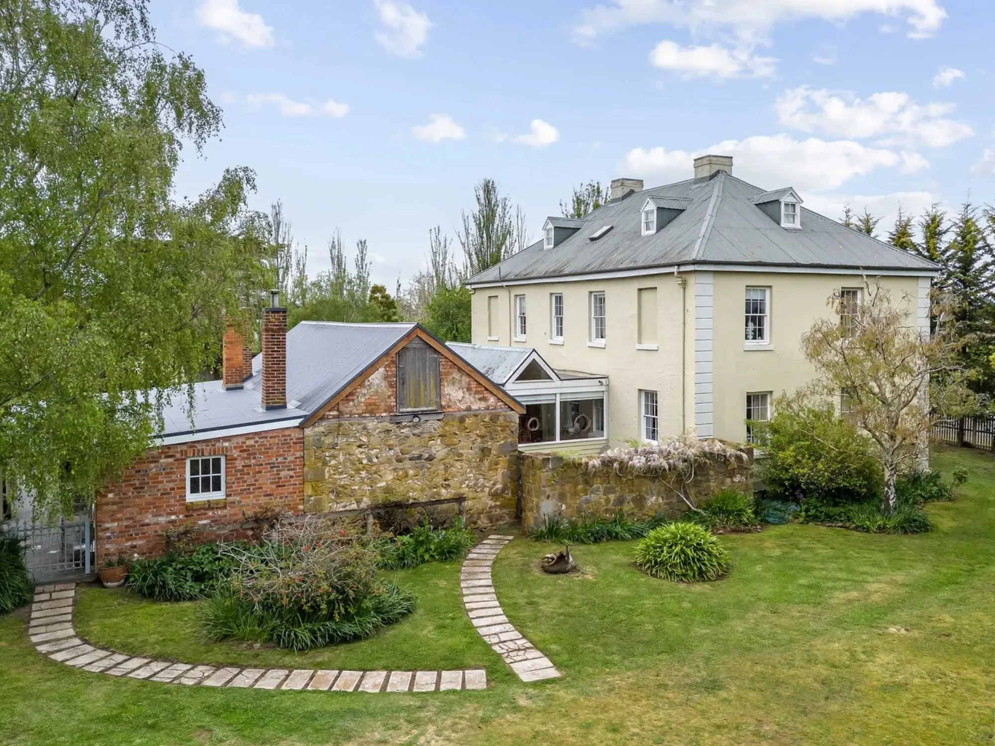 Cleveland house exterior in Tasmania