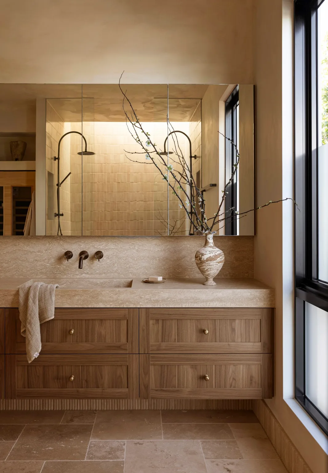 An elegant and earthy new build that brings Italian vibes to the Gold Coast