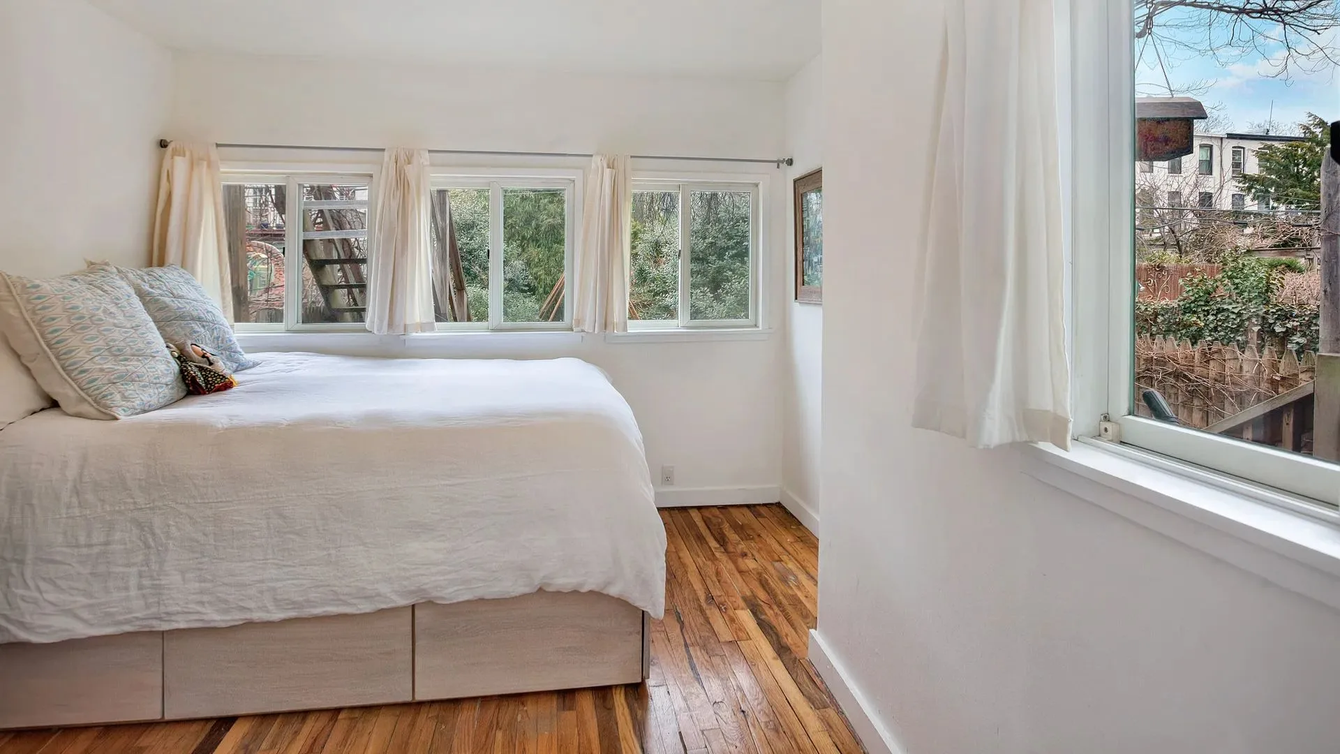 bedroom in rose byrne and bobby cannavale's brooklyn house