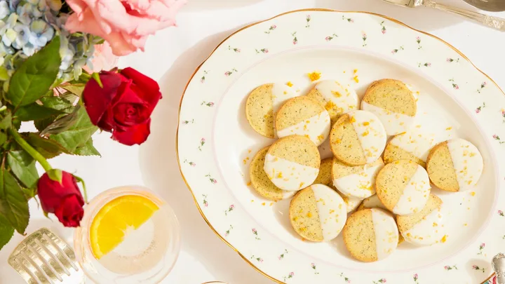 Earl Grey shortbread with white chocolate and grapefruit