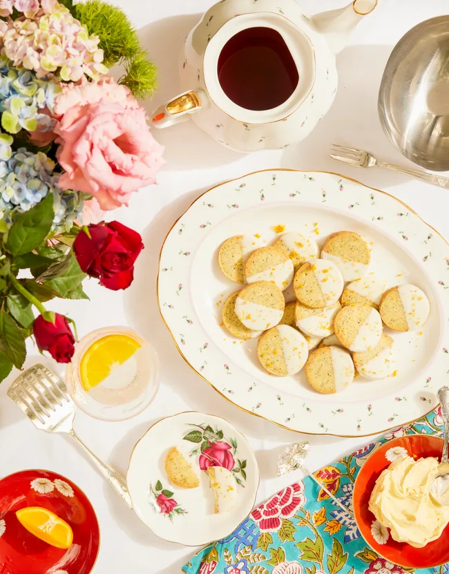 Earl Grey shortbread with white chocolate and grapefruit