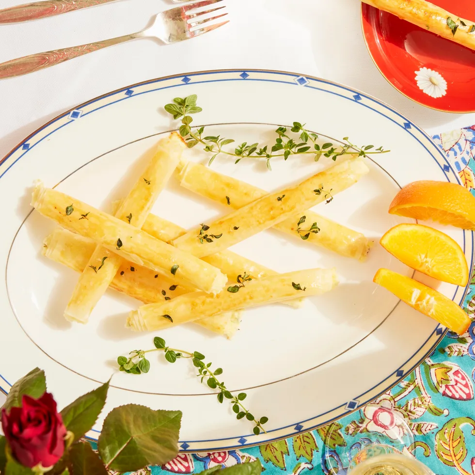 Goat's cheese and thyme cigars with marmalade