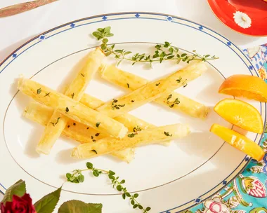 Goat's cheese and thyme cigars with marmalade