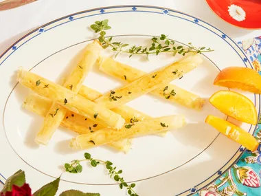 Goat's cheese and thyme cigars with marmalade