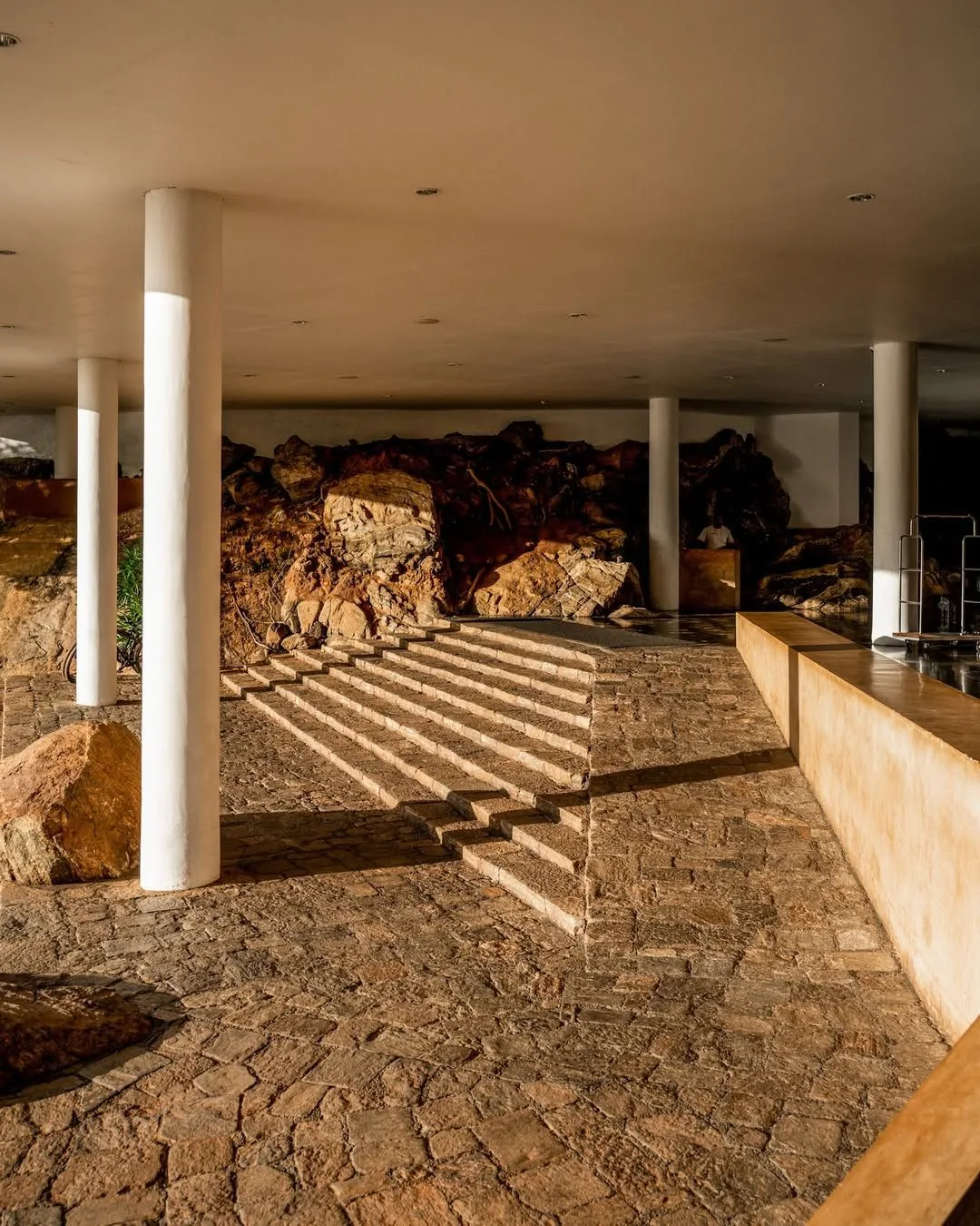 The entrance to Kandalma Hotel by architect Geoffrey Bawa