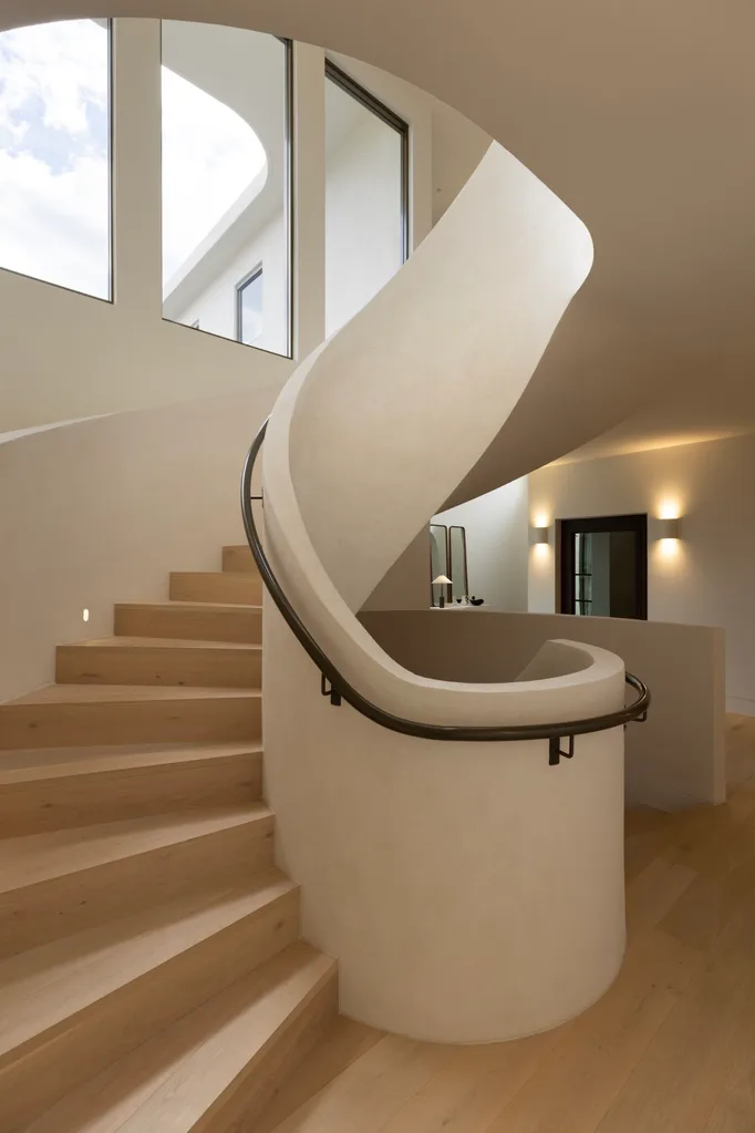 Aloomba - Chelmer home staircase
