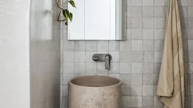 curved bathroom vanity