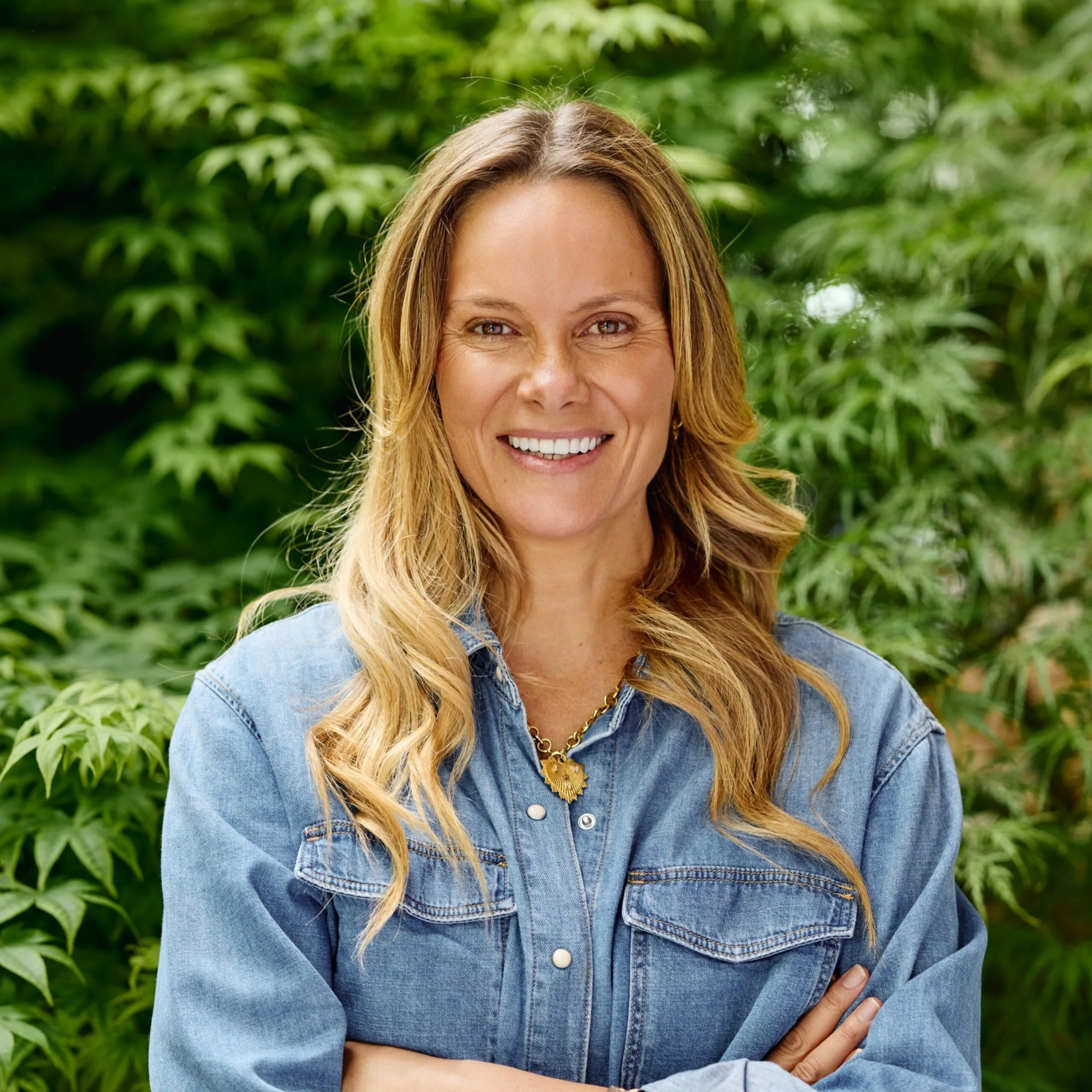 Naomi Singer health and nutrition coach, founder of Raw Plant Life and author of My Vibrant Table