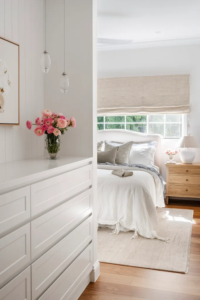 Clear Mountain home main bedroom white tones natural timber