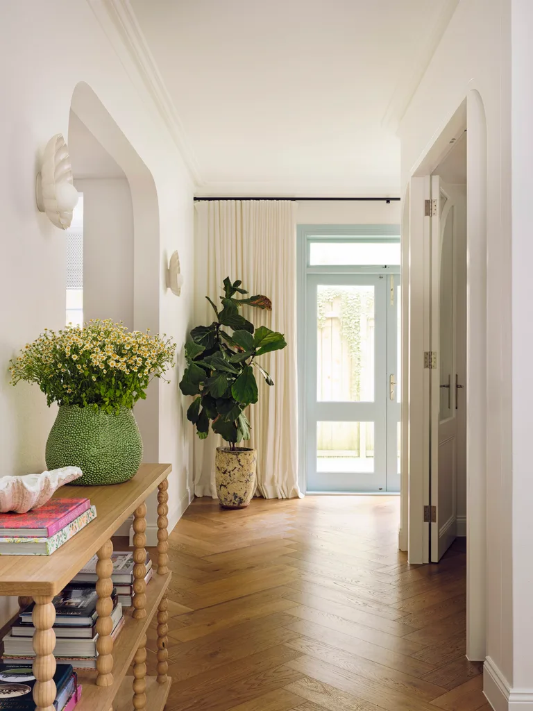Beautiful Builds Ocean Street Woollarah Interior design by Stephanie Chu Interiors foyer entrance
